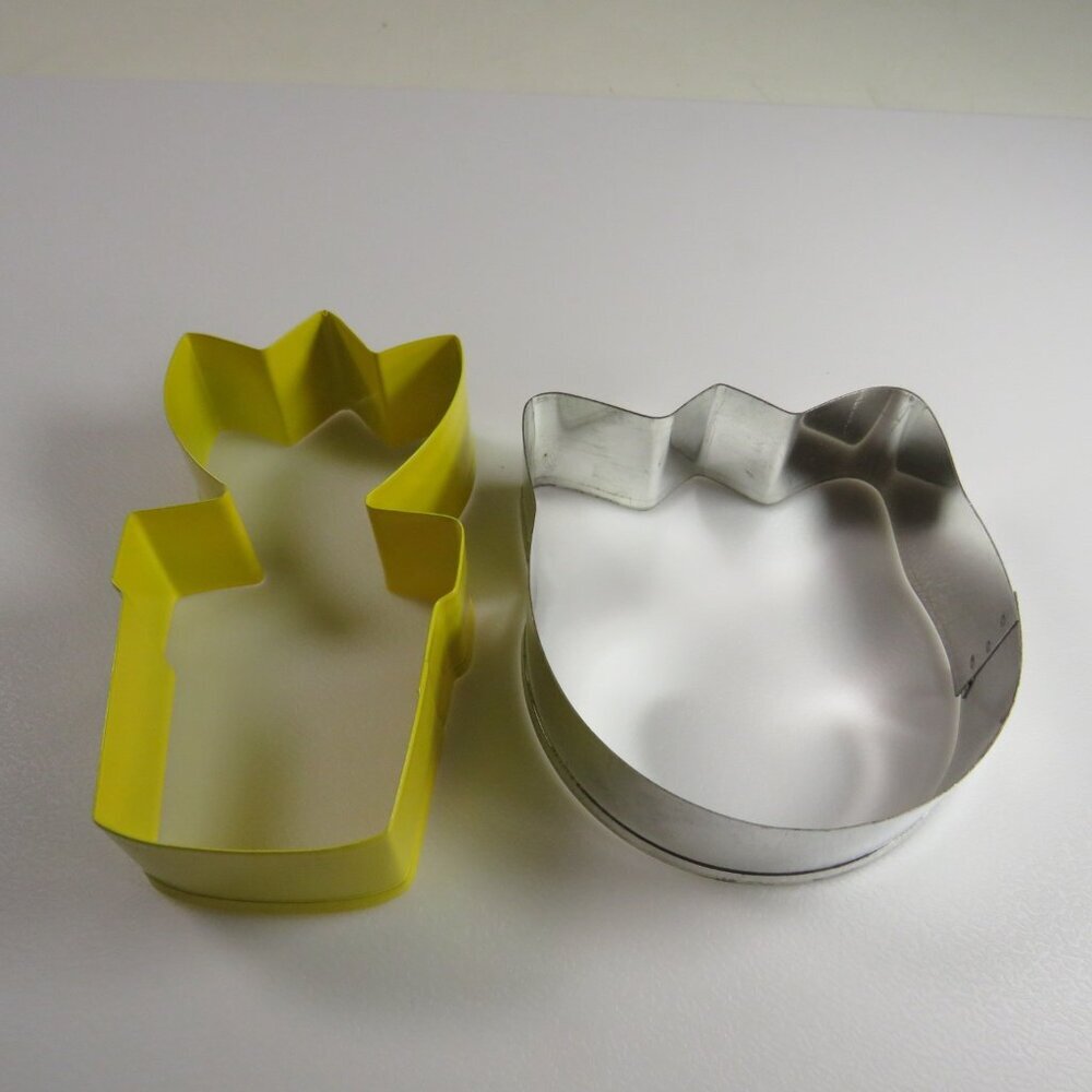 Cookie Cutters Metal Spring Tulip & Tulip Flower in Pot Enamel Painted